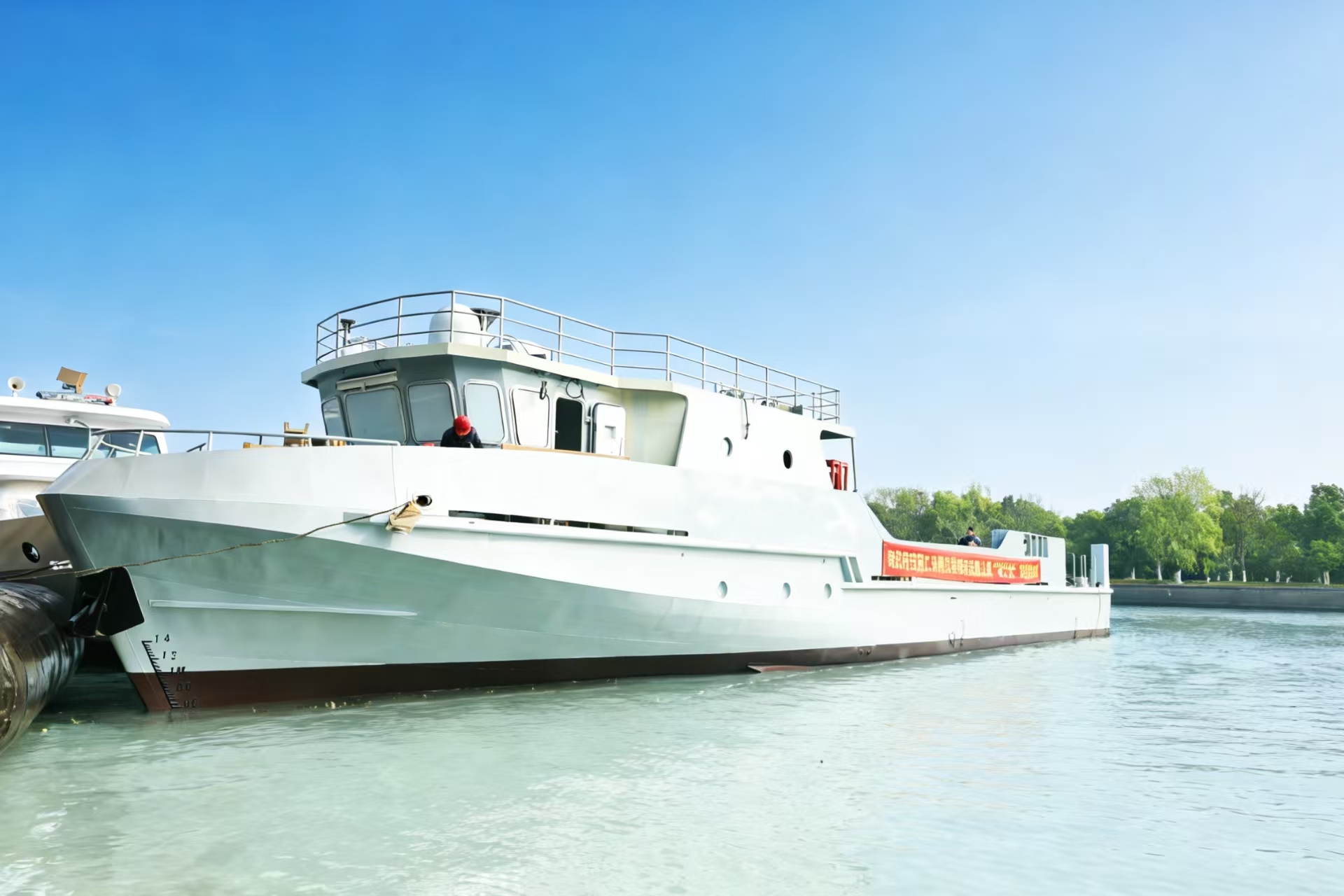 省二轻集团牵头研制的全国首型百吨级海上通用无人船成功吉水