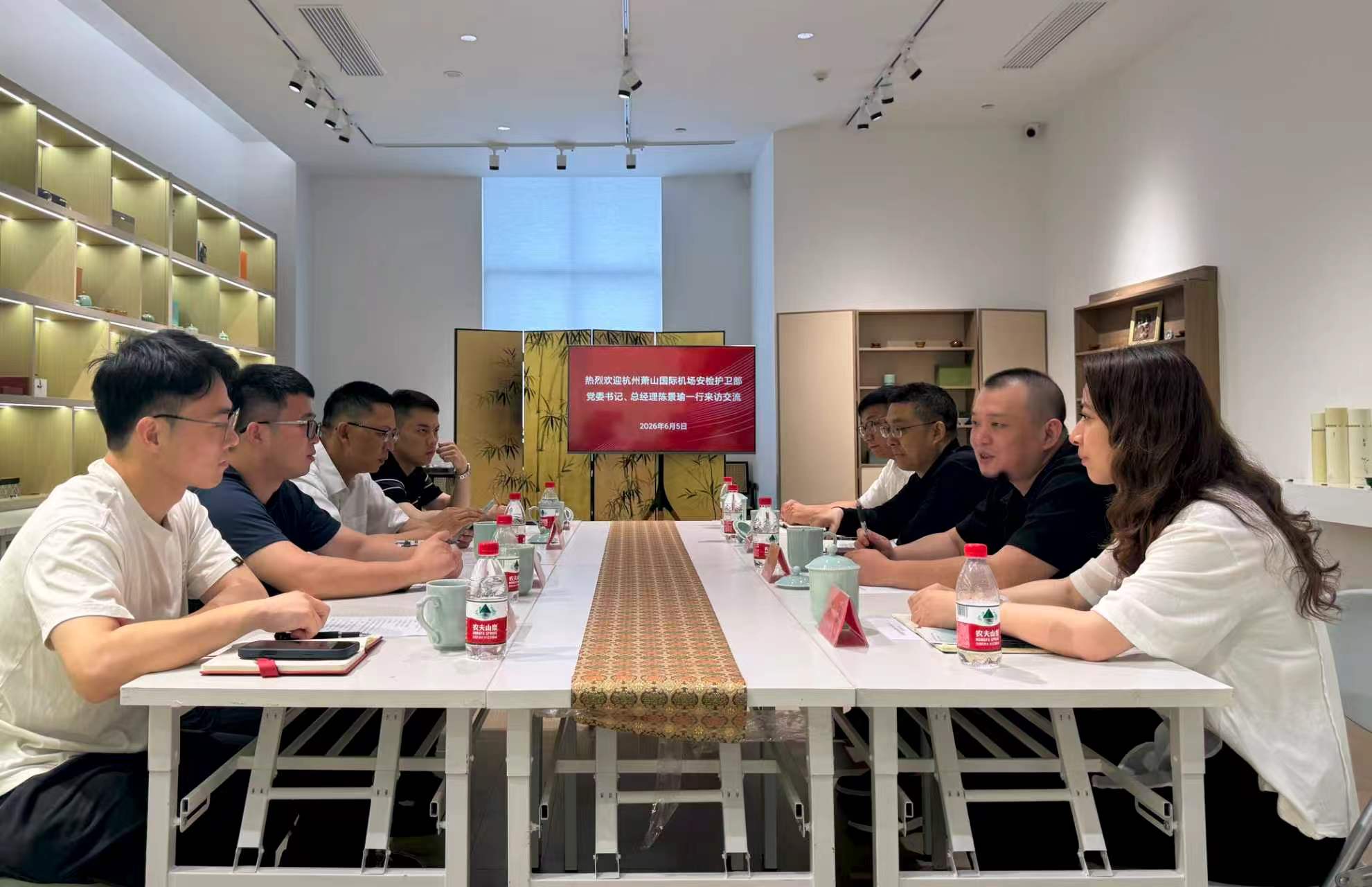 工艺品公司联合萧山机场安检护卫部开展劳模大师面对面交流活动