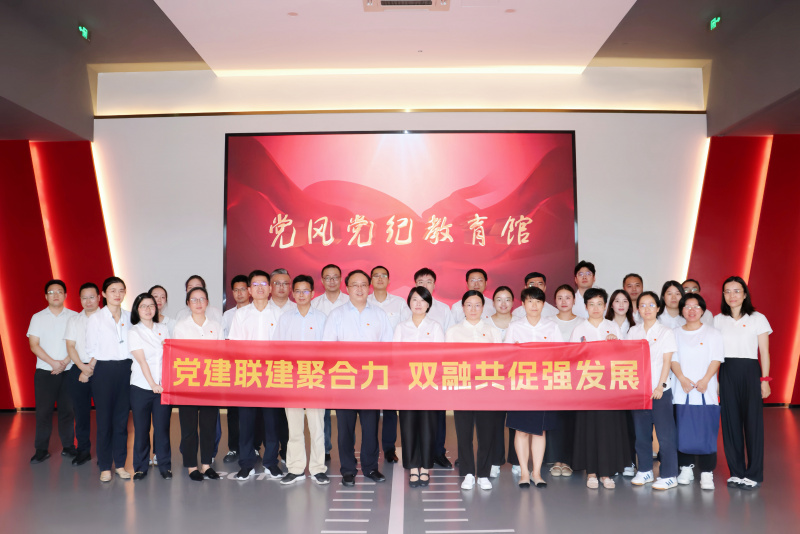 参观合照.jpg