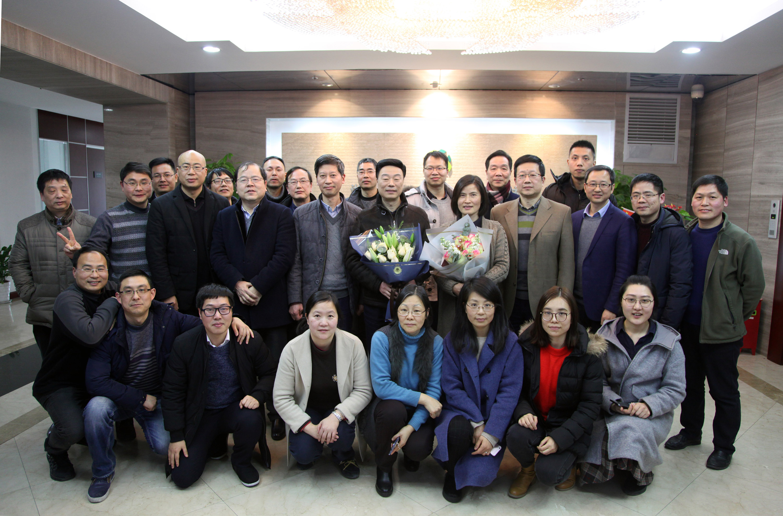 回忆满满感谢意 暖意浓浓惜别情 集团公司总部工会为退休职工举行欢送会