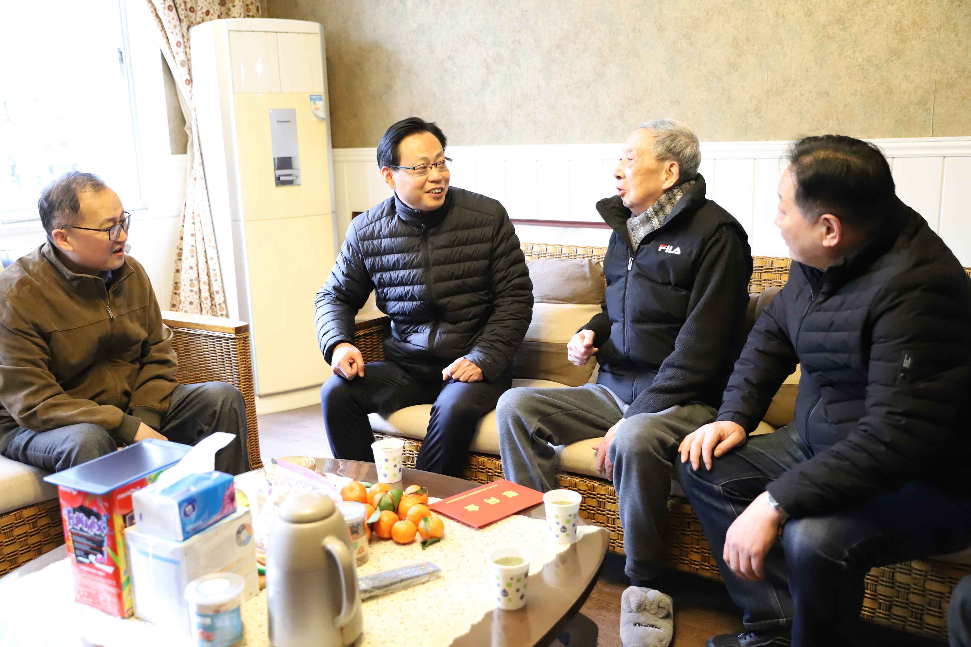 省国资委党委委员、副主任刘盛辉到省二轻集团开展年度党建工作检查考核和“三服务”活动