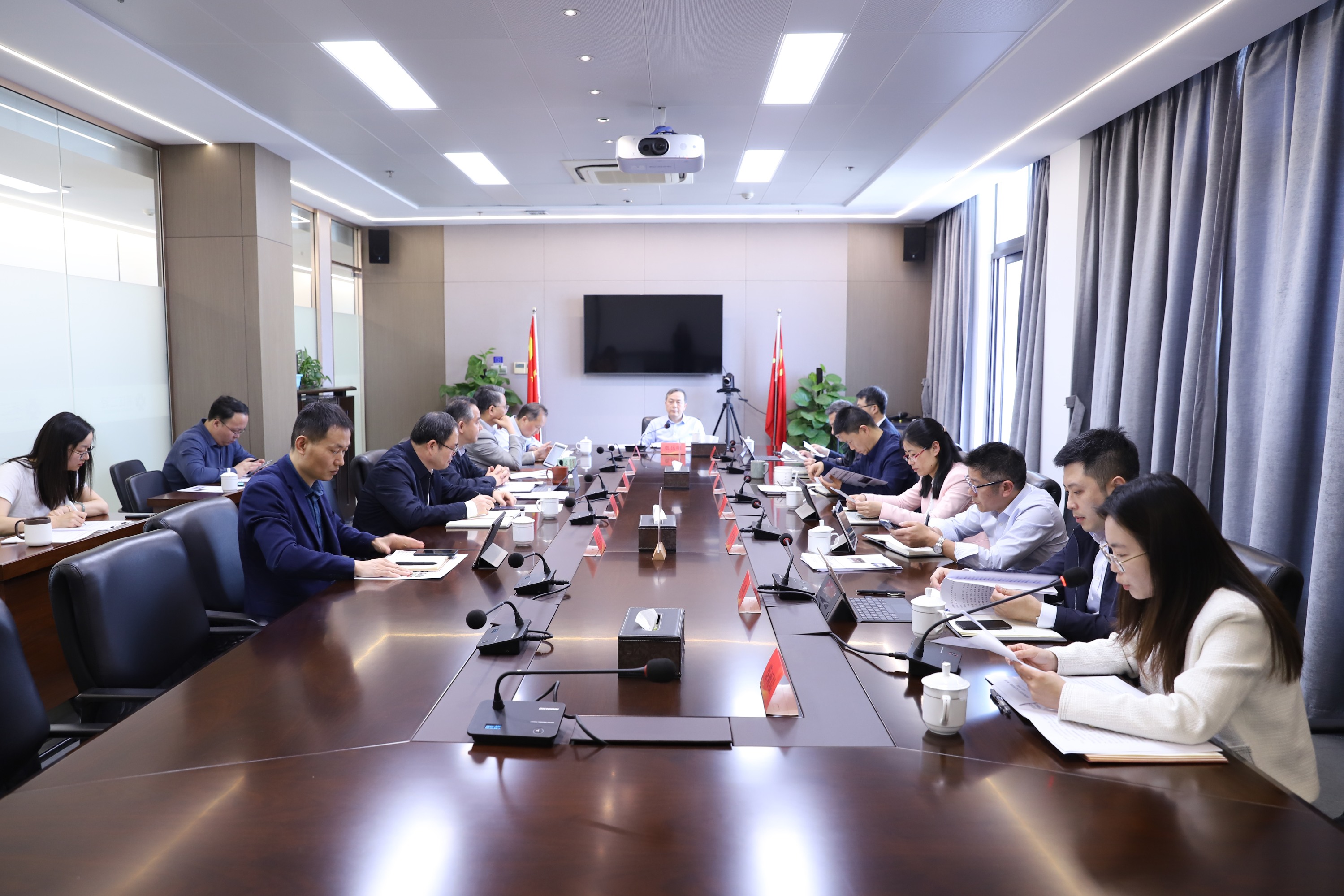 省二轻集团召开党委会议专题学习贯彻习近平总书记在庆祝中国共产主义青年团成立100周年大会上的重要讲话精神