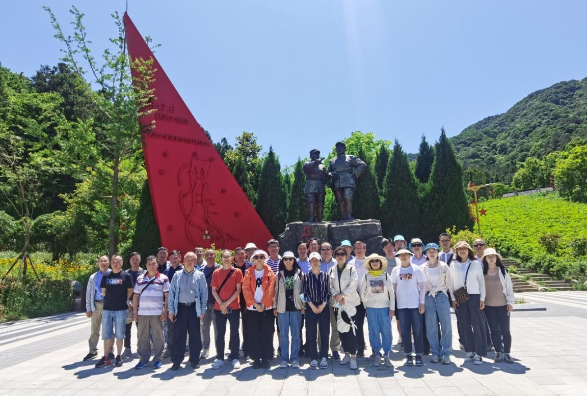 红色山河当课堂 英雄史诗作教材 省二轻集团工会组织先进职工踏访大别山革命热土