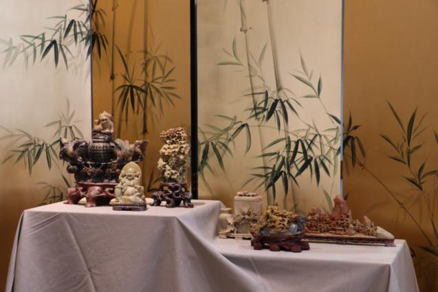 “巧石生辉”徐永泽精品石雕展在省二轻集团工艺美术精品展陈馆启幕
